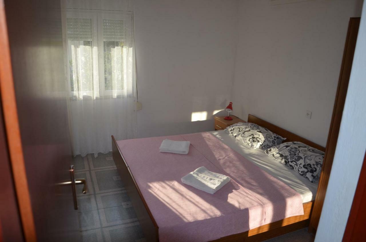 Jure Apartment *
